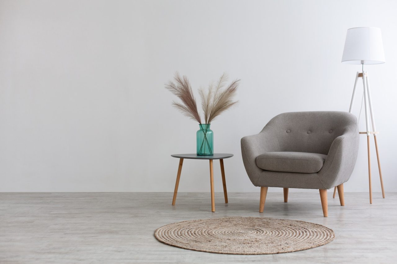 Lyst moderne kontormiljø med ergonomisk indretning